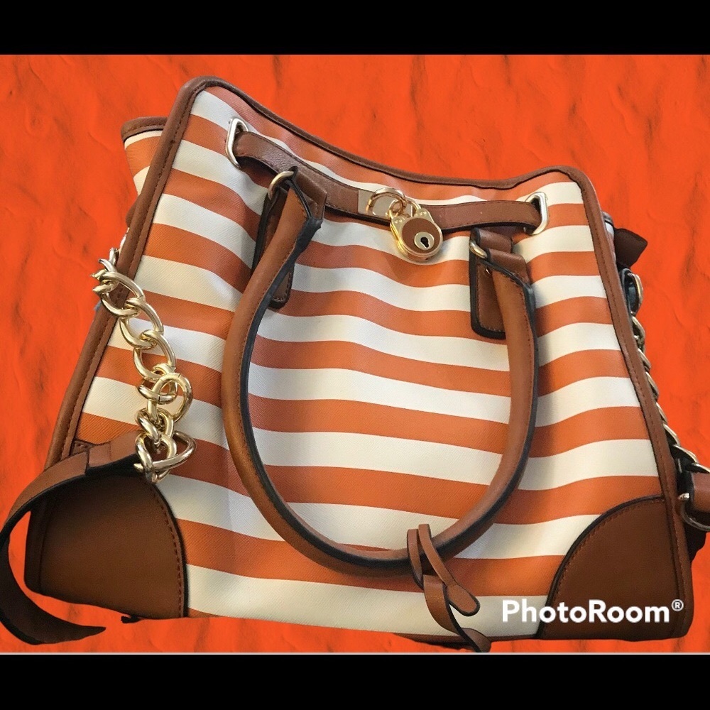 (SOLD)NWOT never ever used, cute stripe bag w multiple pockets w zipper